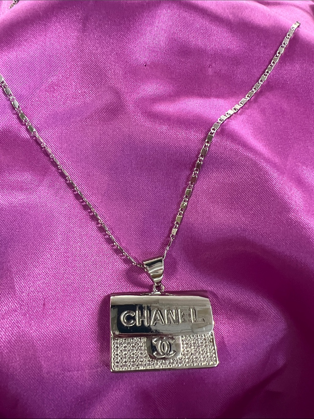 CHA-NEL Silver-Tone Handbag Pendant Necklace